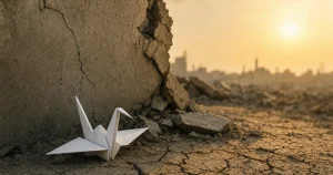 Origami-trana på sprucken jord som symbol för fred och konflikter